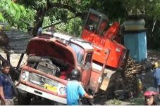 Gagal Nanjak, Truk Pengangkut...