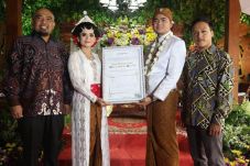 Pasangan Ini Jadikan...