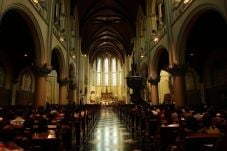 Malam Ini, Gereja Katedral...
