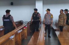 Jelang Misa Natal, Ribuan...