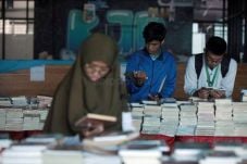 Hore, Impor Buku Dibebaskan...