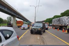 Tol Japek Macet Parah,...
