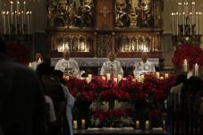 Misa Natal di Katedral,...