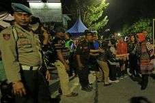 Kunjungi Empat Gereja,...
