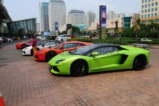 Ratusan Mobil Mewah...