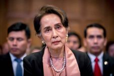 Pejabat Partainya Aung...
