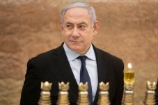 Israel Diserang Roket,...