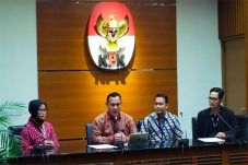 Febri Diansyah Mundur,...