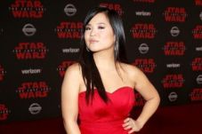 Kelly Marie Tran, Perempuan...