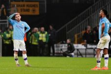 Kalah dari Wolves, Pemain...
