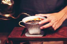 Minum Tiga Cangkir Kopi...