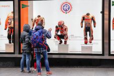 Jahil di Mall, Marquez...