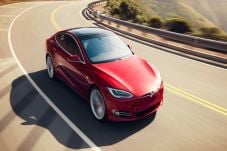 Tesla Bakal Dilengkapi...