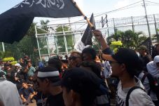 Puluhan Polisi Dikerahkan...