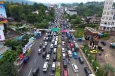 57.000 Mobil Tinggalkan...