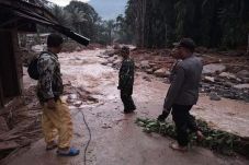 Terseret Banjir Bandang,...