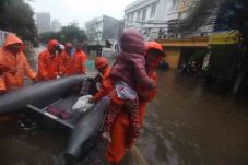 Banjir Rendam Jakarta,...