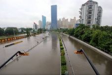 Terendam Banjir, Tol...