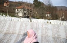 Bosnia Mendakwa Jenderal...