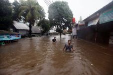 Belum Puncak Musim Hujan,...