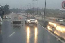 Banjir, Sejumlah Gerbang...