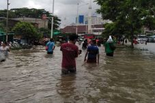 Banjir Masih Tinggi,...