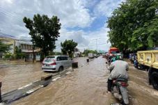 Enam Warga Bekasi Meninggal...