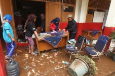 Terendam Banjir, Barang-barang...