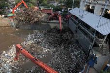 Terseret Banjir, 57...