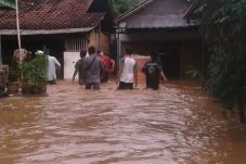 Sungai Cidurian Meluap,...