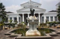 Pemerintah Belanda Kembalikan...