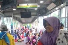 Pengungsi di Halte Transjakarta...