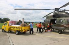 Warga Terisolir, Helikopter...