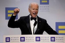 Biden: Trump Baru Melempar...