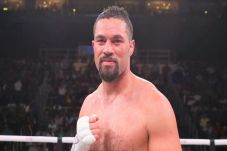 Mantan Juara WBO Penakluk...