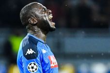 Koulibaly Absen Lawan...