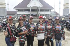 Artis dan Laskar Merah...