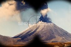 Merapi Kembali Keluarkan...
