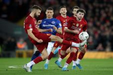 Babak Pertama, Liverpool...