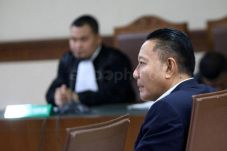 Suap Impor Bawang Putih,...