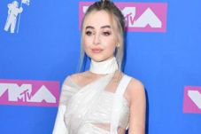 Sabrina Carpenter Beranjak...