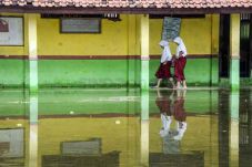 Ratusan Siswa SD di...
