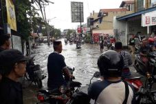 Kerugian Material Banjir...