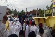 Ratusan Santri di Tasikmalaya...