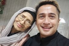 Melayat Ria Irawan,...