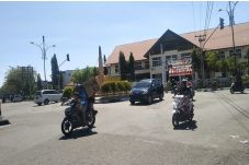 Gempa 6,4 SR Dirasakan...