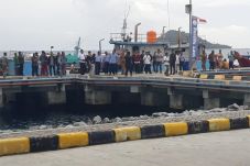 Tinjau Sentra Kelautan...