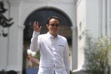 Menentang Diskriminasi...