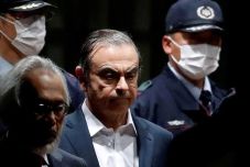 Ghosn Naik Kereta Peluru...