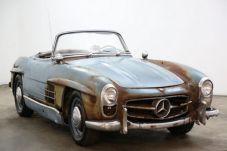 Mercedes-Benz Karatan...